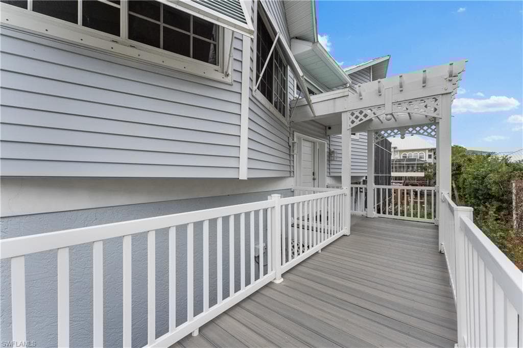 437 Trade Winds Ave, Naples, FL 34108-47