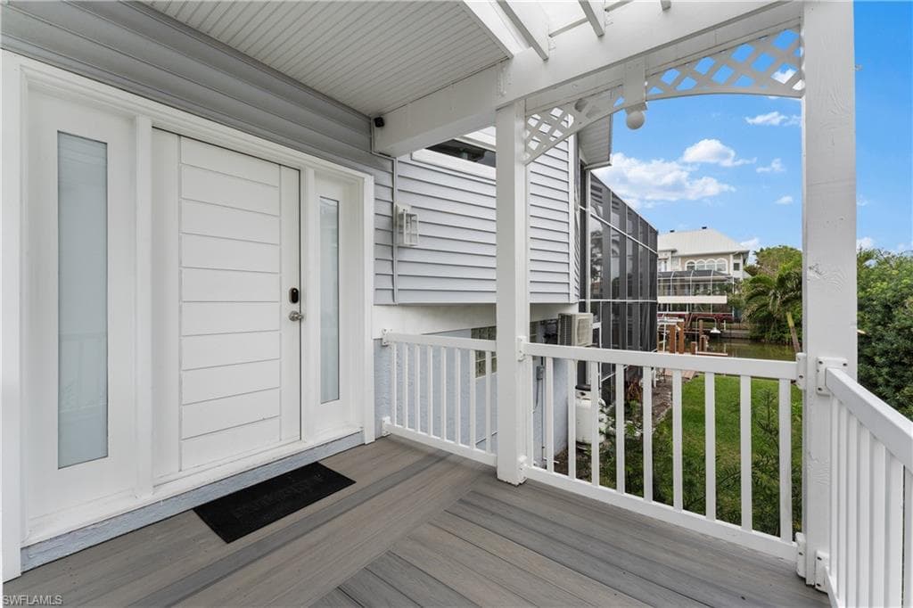 437 Trade Winds Ave, Naples, FL 34108-48