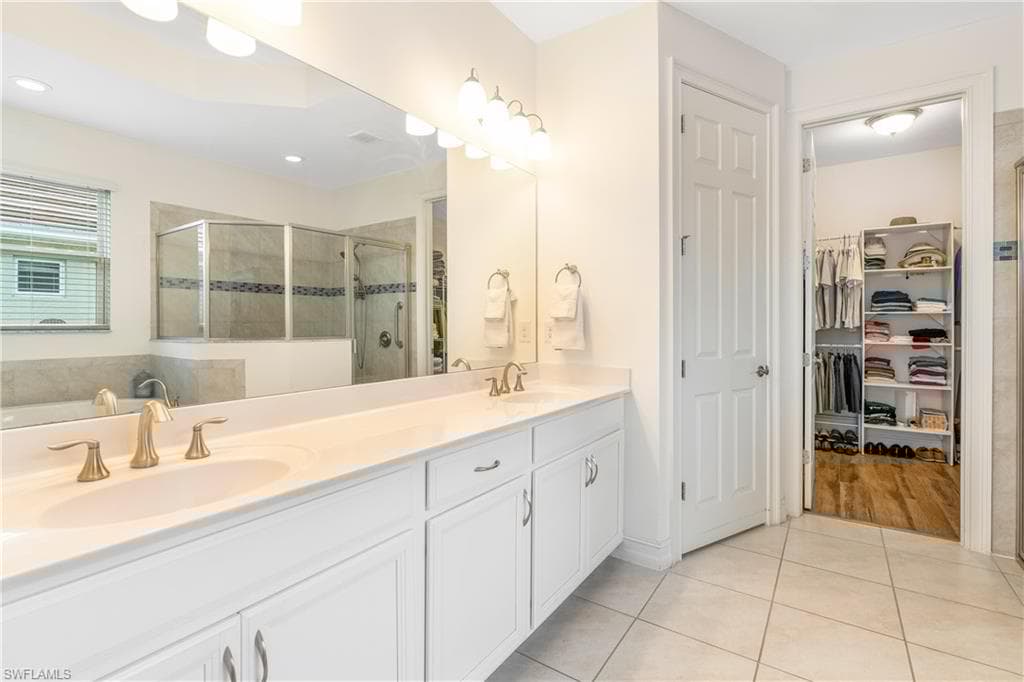 14601 Tropical Dr, Naples, FL 34114-17