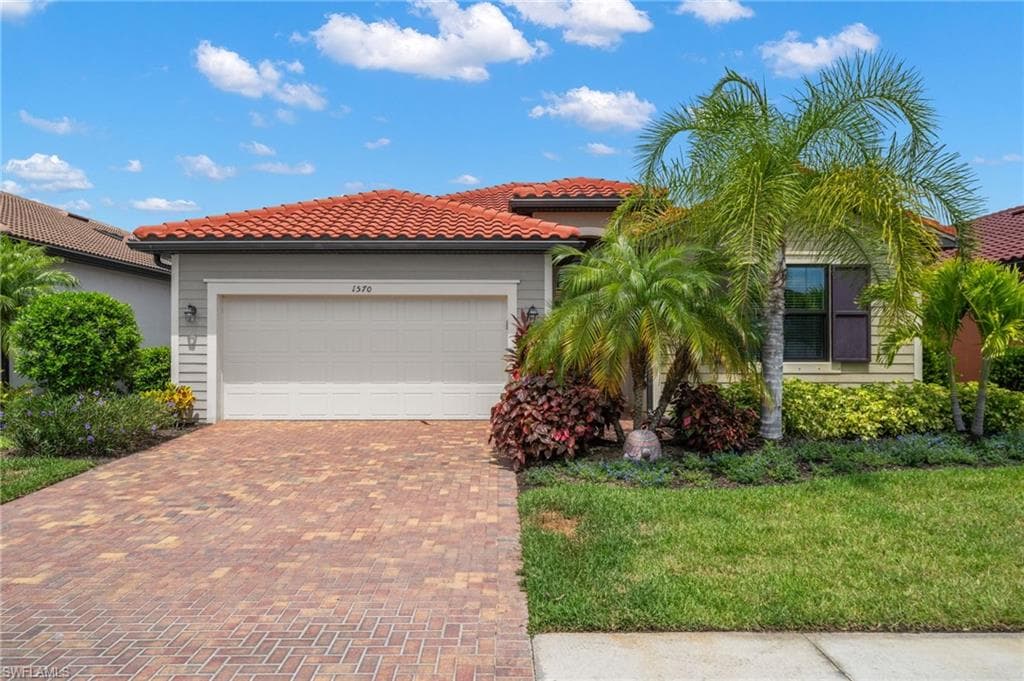 1570 Parnell Ct, Naples, FL 34113-1