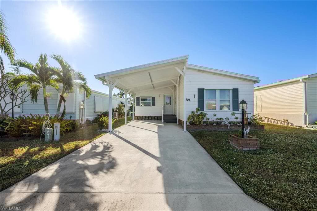 89 Pacific Way 89, Naples, FL 34104-2