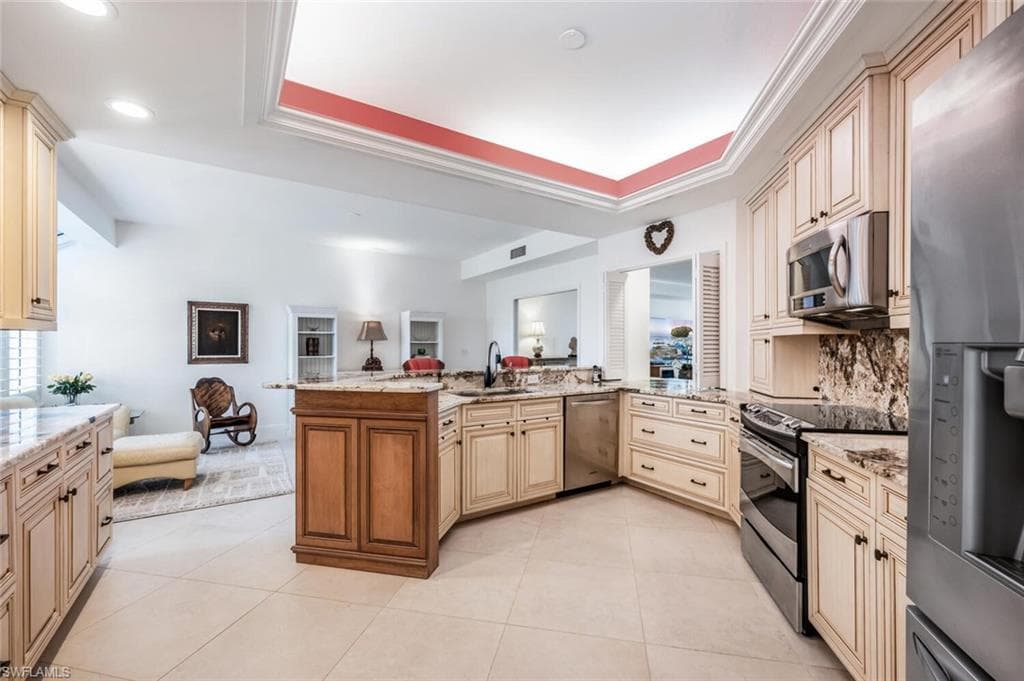 8420 Abbington Cir B25, Naples, FL 34108-11