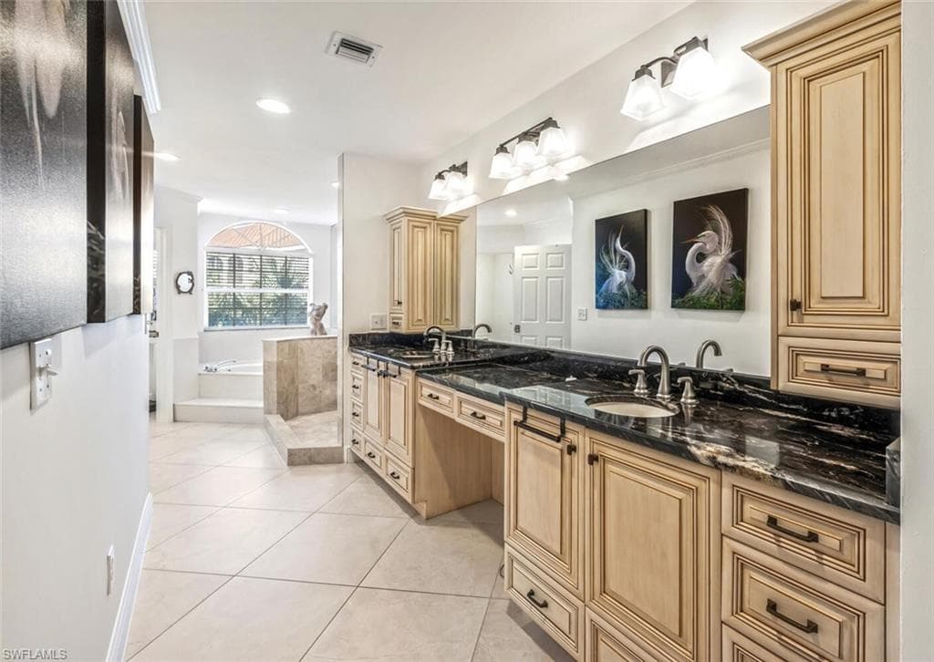 8420 Abbington Cir B25, Naples, FL 34108-18