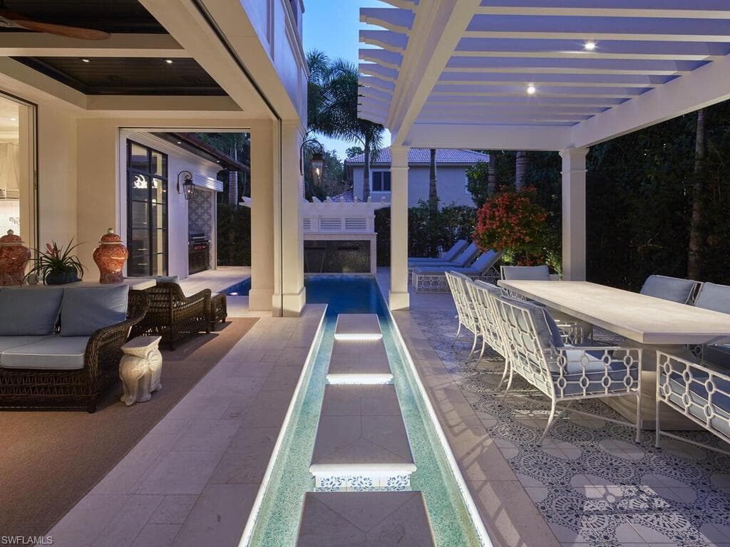 167 4th St N, Naples, FL 34102-9