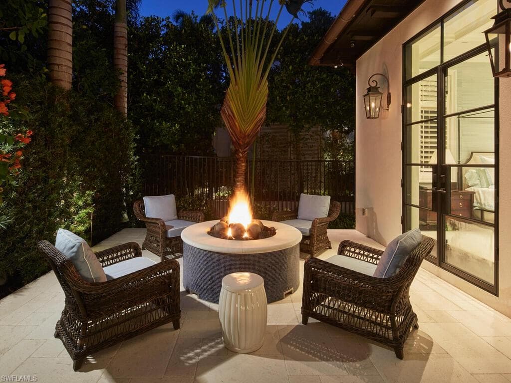 167 4th St N, Naples, FL 34102-12