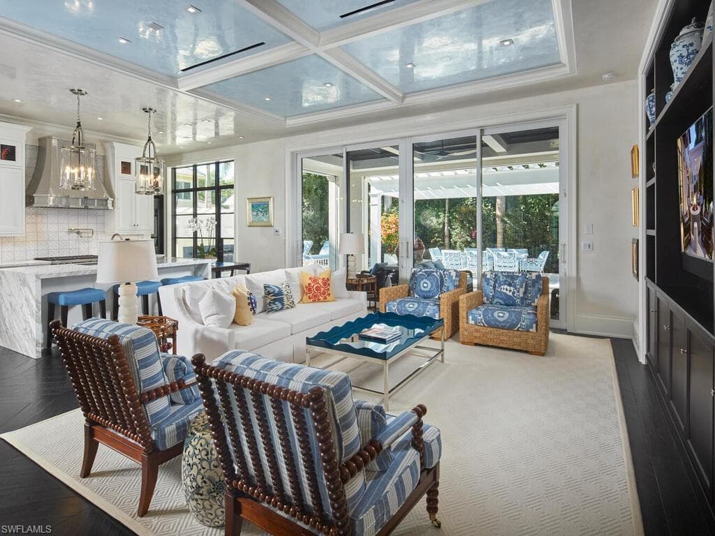 167 4th St N, Naples, FL 34102-14