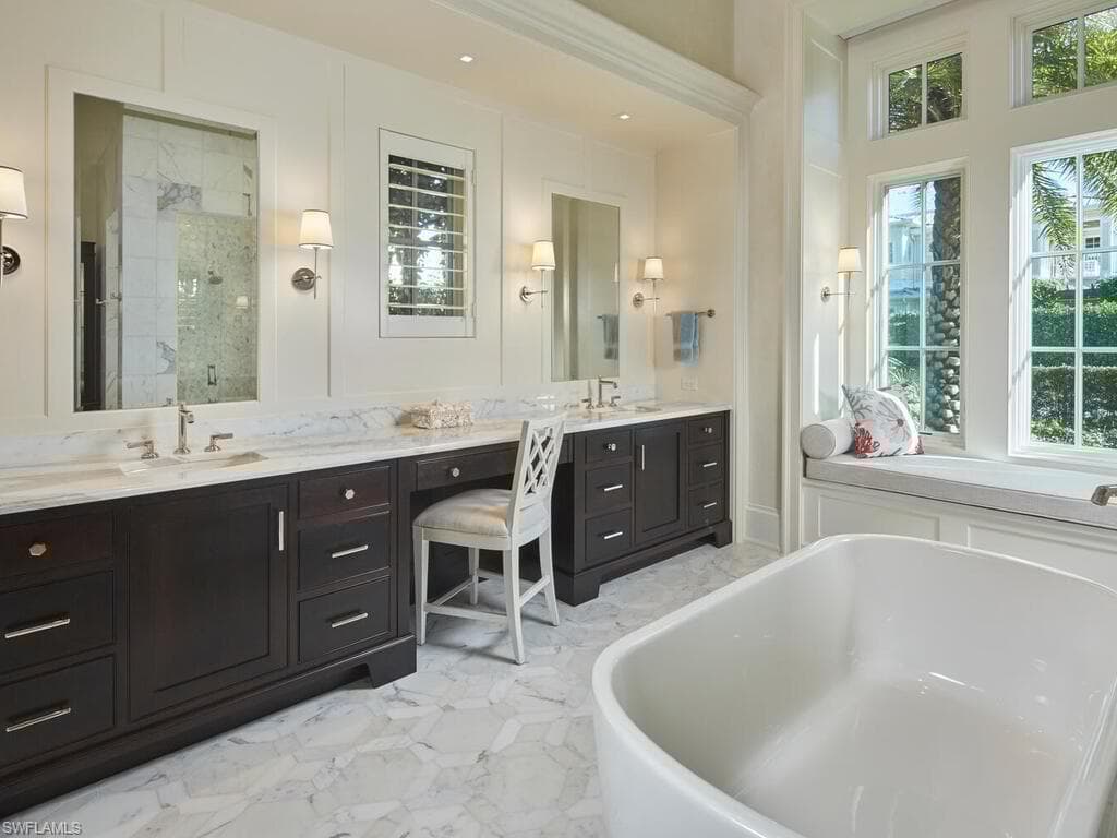 167 4th St N, Naples, FL 34102-23
