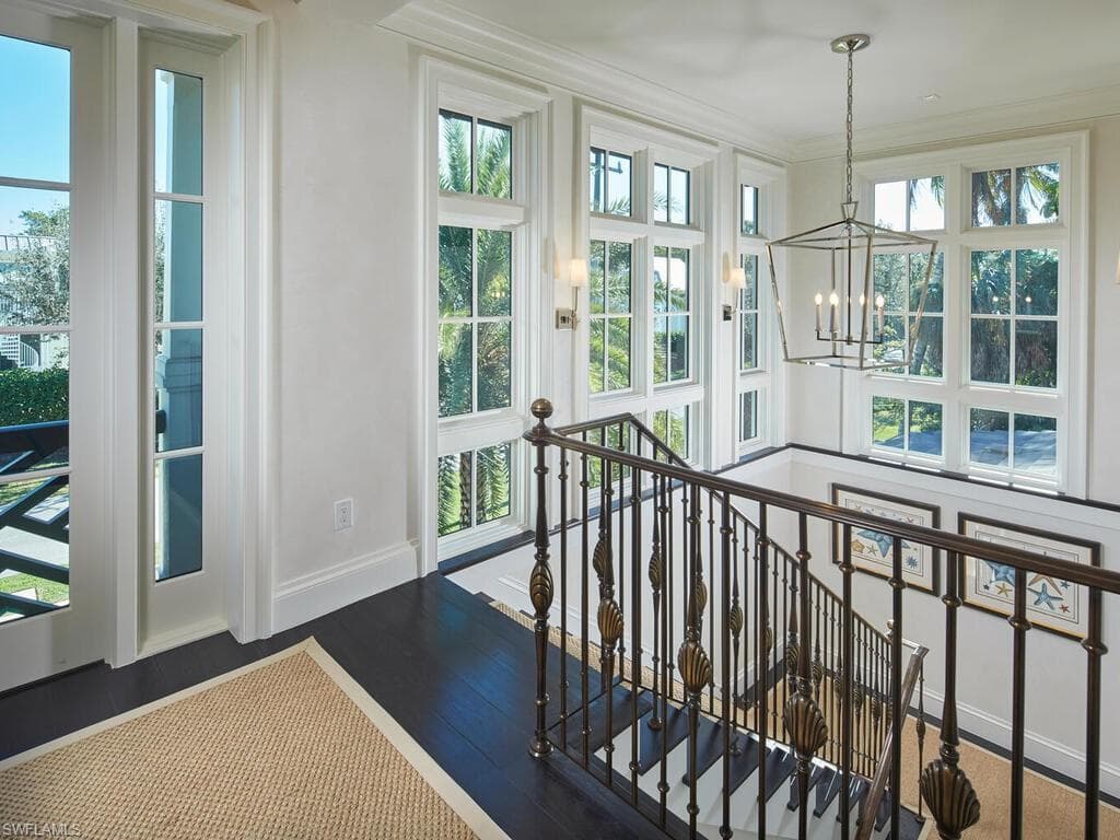 167 4th St N, Naples, FL 34102-25