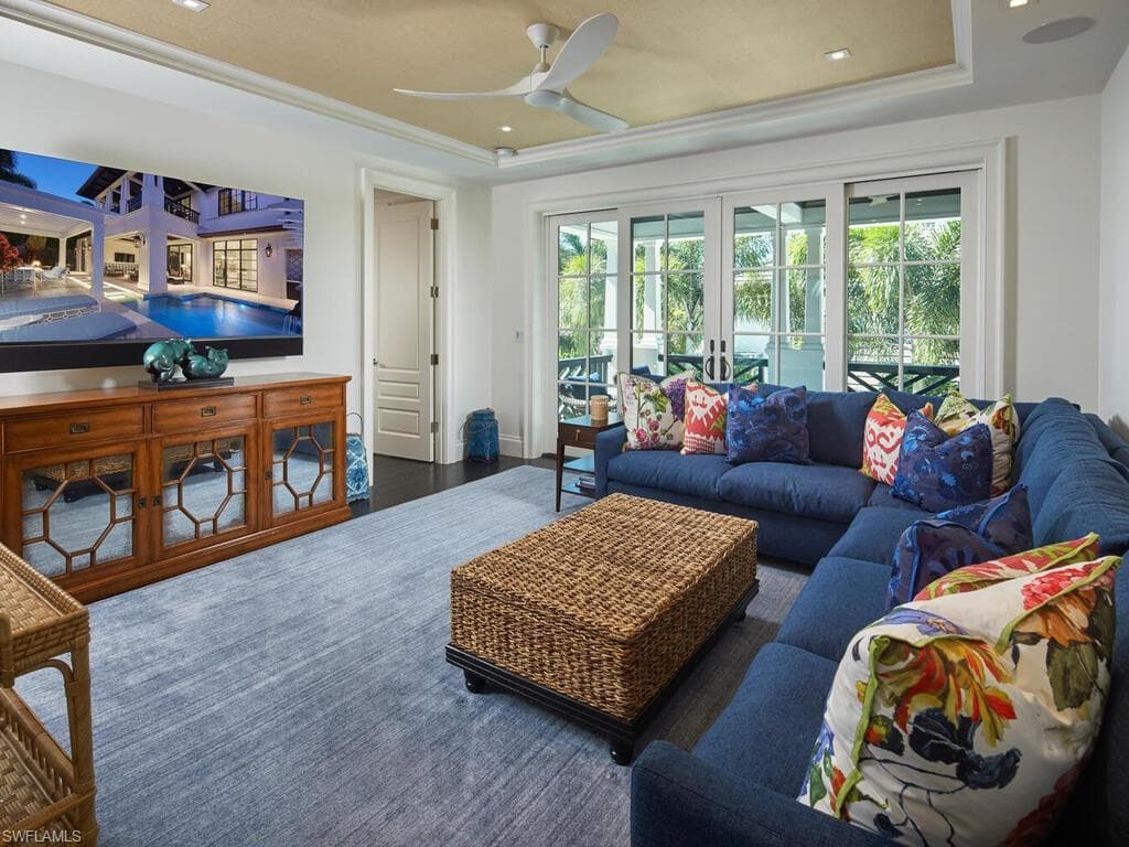 167 4th St N, Naples, FL 34102-28