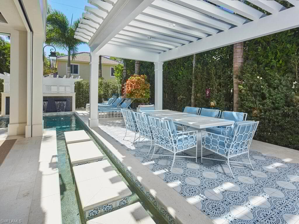 167 4th St N, Naples, FL 34102-33