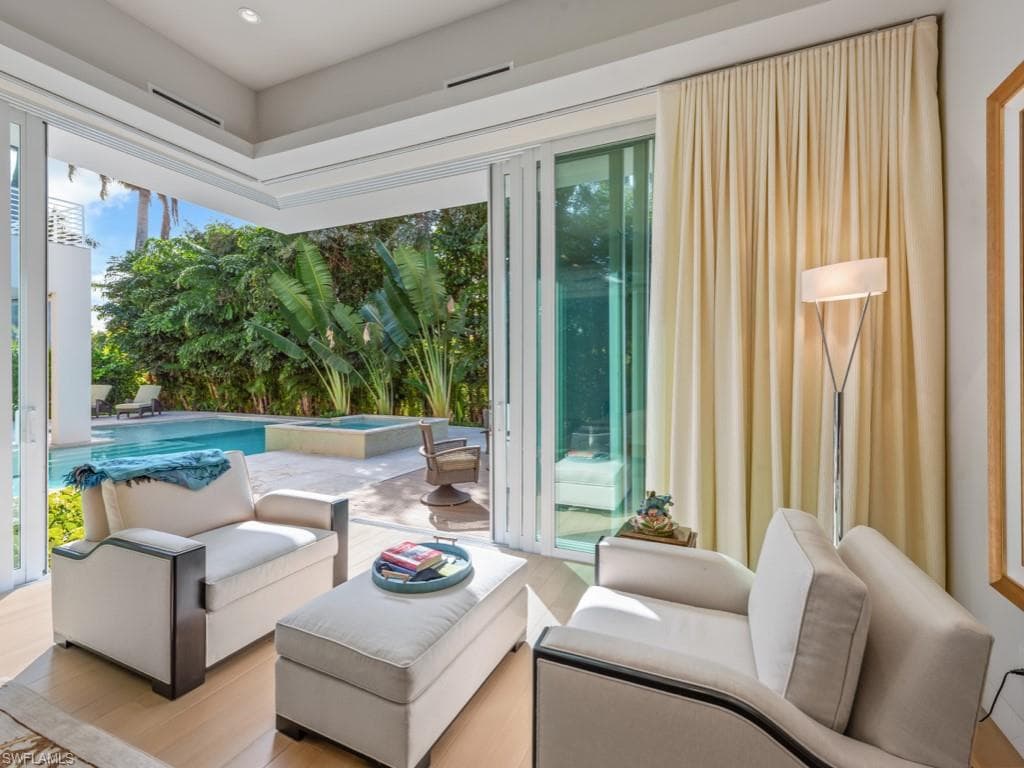 440 Spinnaker Dr, Naples, FL 34102-23