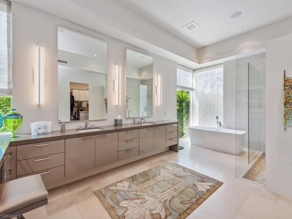 440 Spinnaker Dr, Naples, FL 34102-24