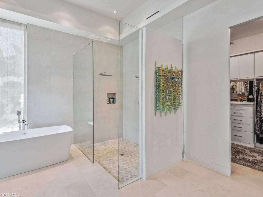 440 Spinnaker Dr, Naples, FL 34102-25