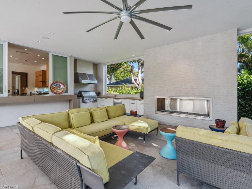 440 Spinnaker Dr, Naples, FL 34102-28
