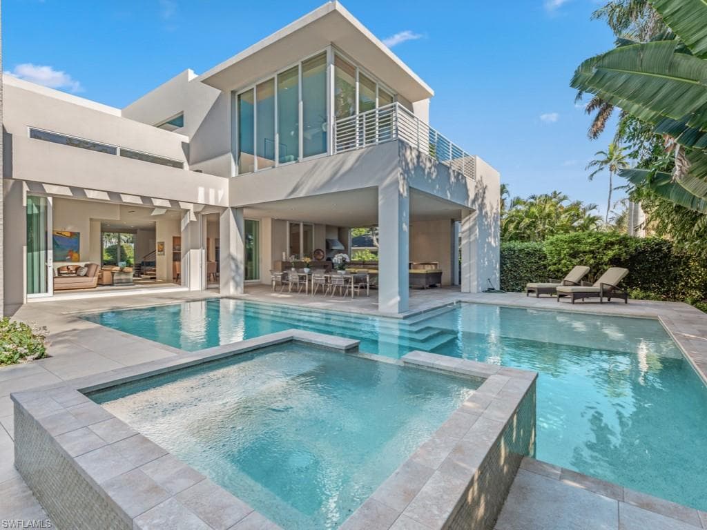 440 Spinnaker Dr, Naples, FL 34102-34