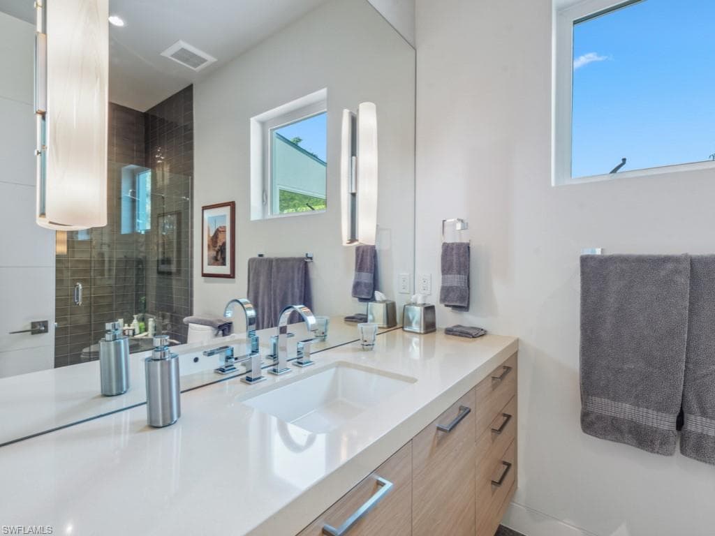 440 Spinnaker Dr, Naples, FL 34102-39