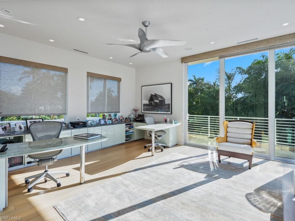 440 Spinnaker Dr, Naples, FL 34102-42