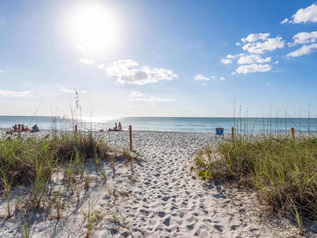 440 Spinnaker Dr, Naples, FL 34102-50