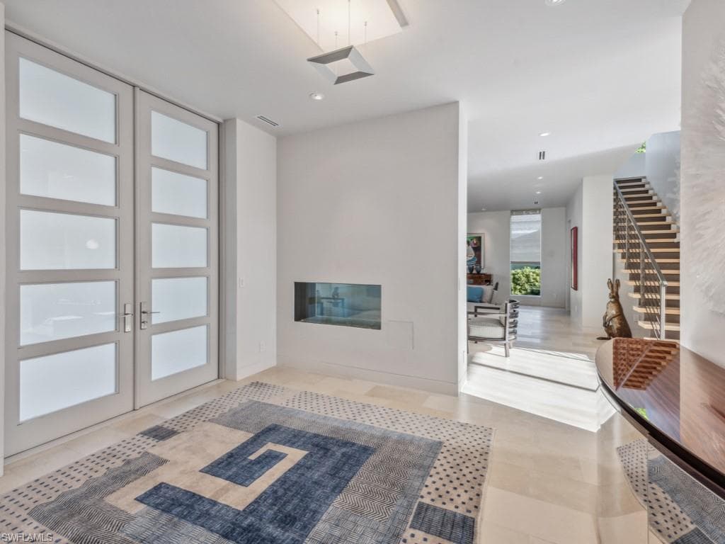 440 Spinnaker Dr, Naples, FL 34102-6