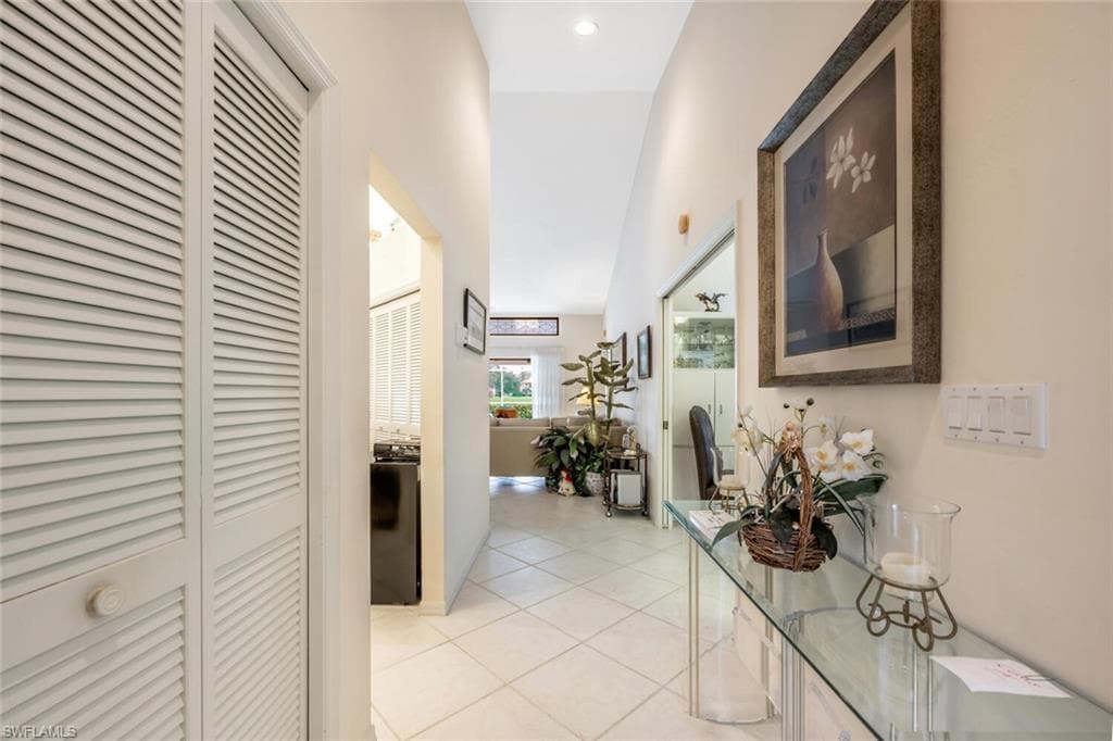 418 Countryside Dr, Naples, FL 34104-4
