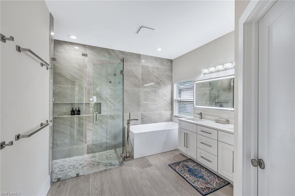 8260 Laurel Lakes Blvd, Naples, FL 34119-28