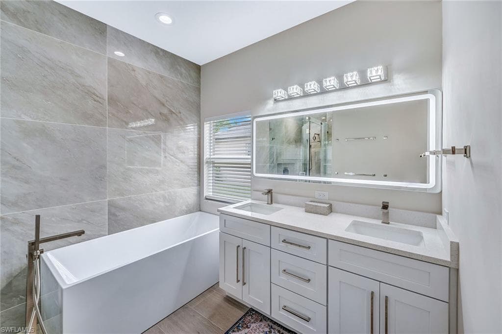 8260 Laurel Lakes Blvd, Naples, FL 34119-29