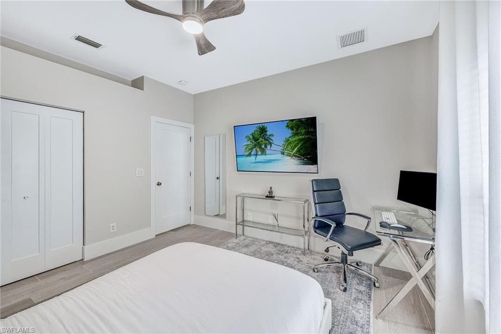 8260 Laurel Lakes Blvd, Naples, FL 34119-32