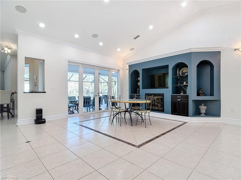 4411 Pine Ridge Rd, Naples, FL 34119-9