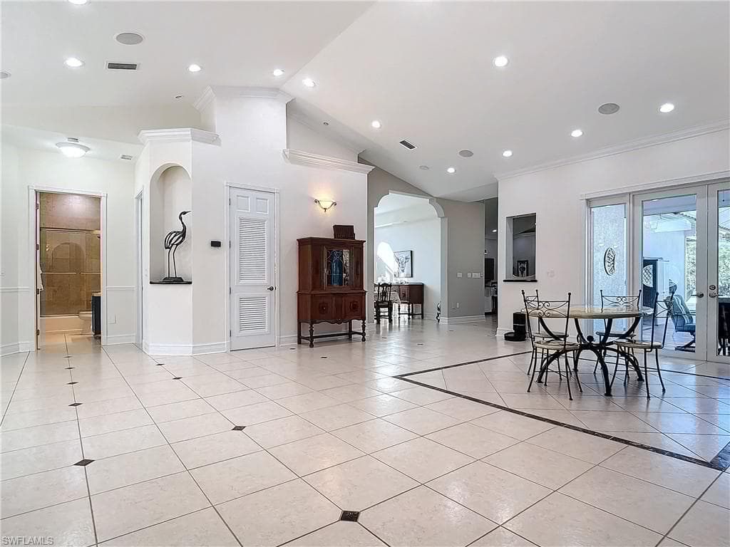 4411 Pine Ridge Rd, Naples, FL 34119-10