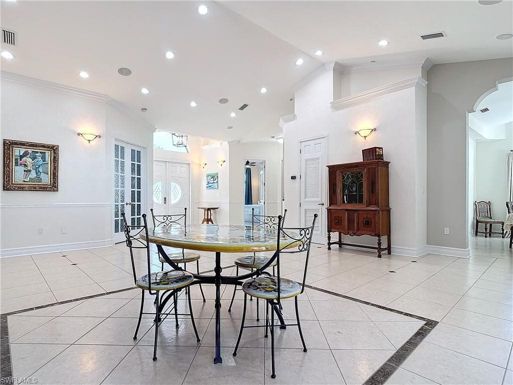 4411 Pine Ridge Rd, Naples, FL 34119-11