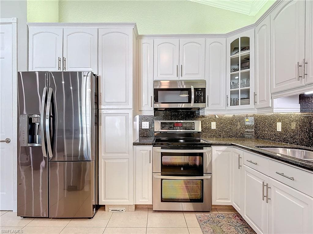 4411 Pine Ridge Rd, Naples, FL 34119-14