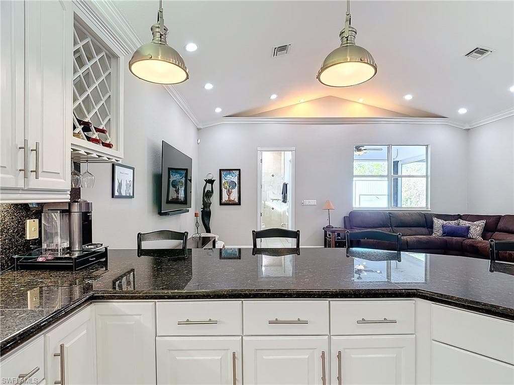 4411 Pine Ridge Rd, Naples, FL 34119-15