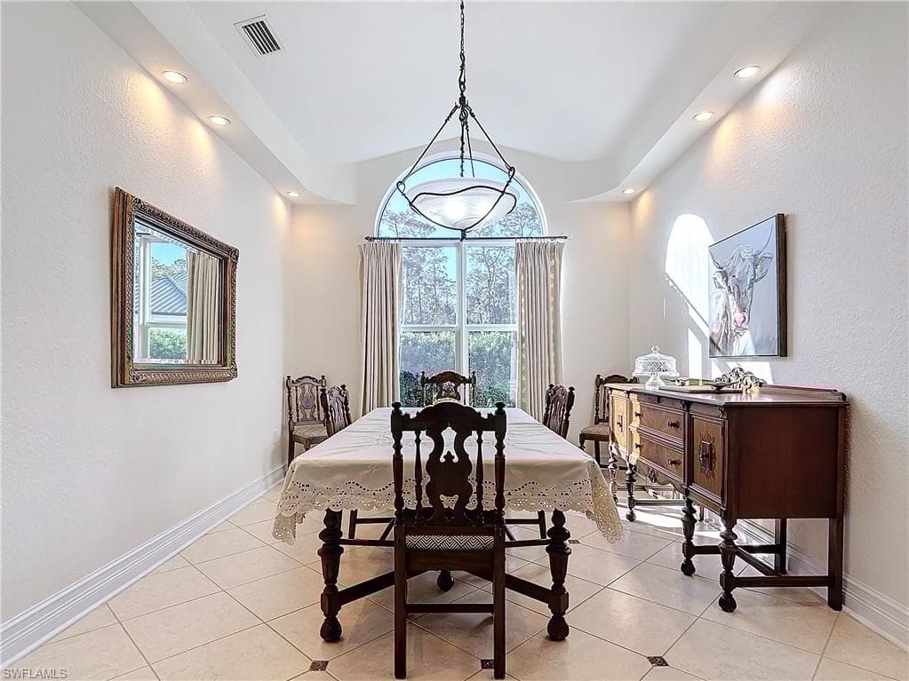 4411 Pine Ridge Rd, Naples, FL 34119-17