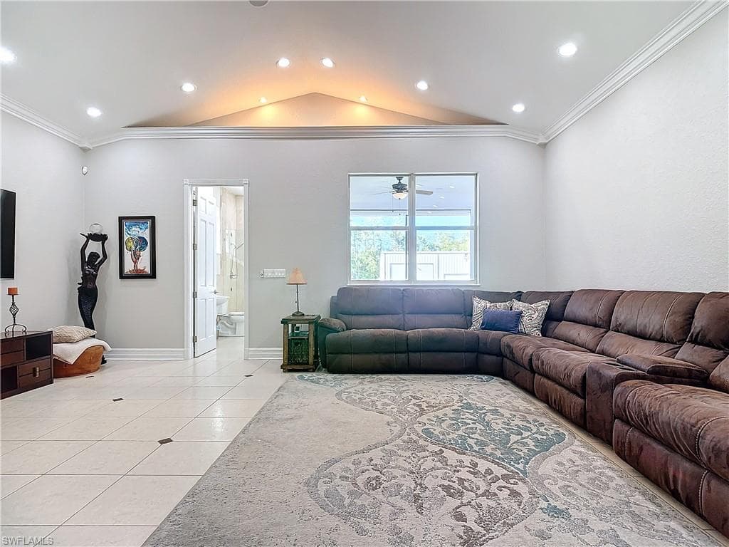 4411 Pine Ridge Rd, Naples, FL 34119-19