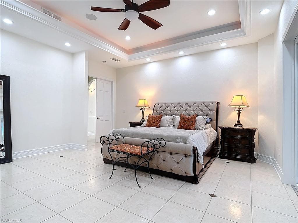 4411 Pine Ridge Rd, Naples, FL 34119-22