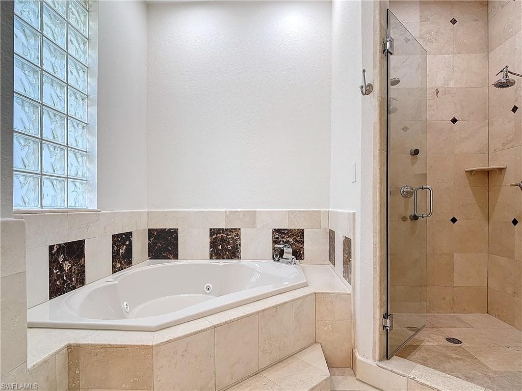 4411 Pine Ridge Rd, Naples, FL 34119-25