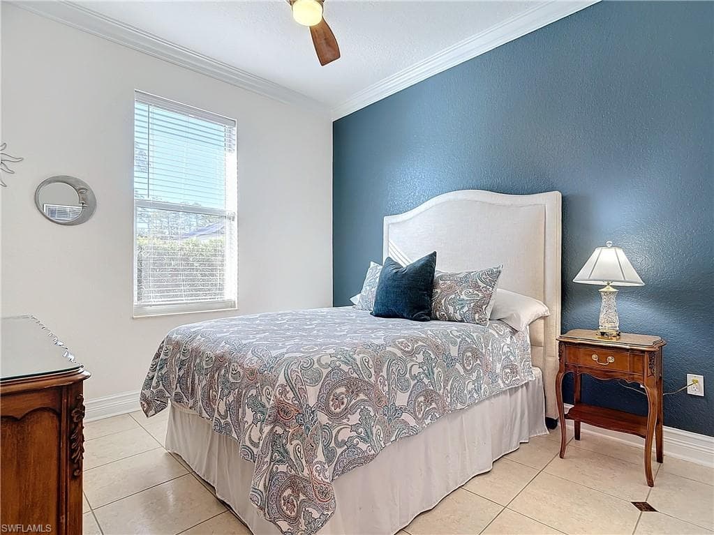 4411 Pine Ridge Rd, Naples, FL 34119-26