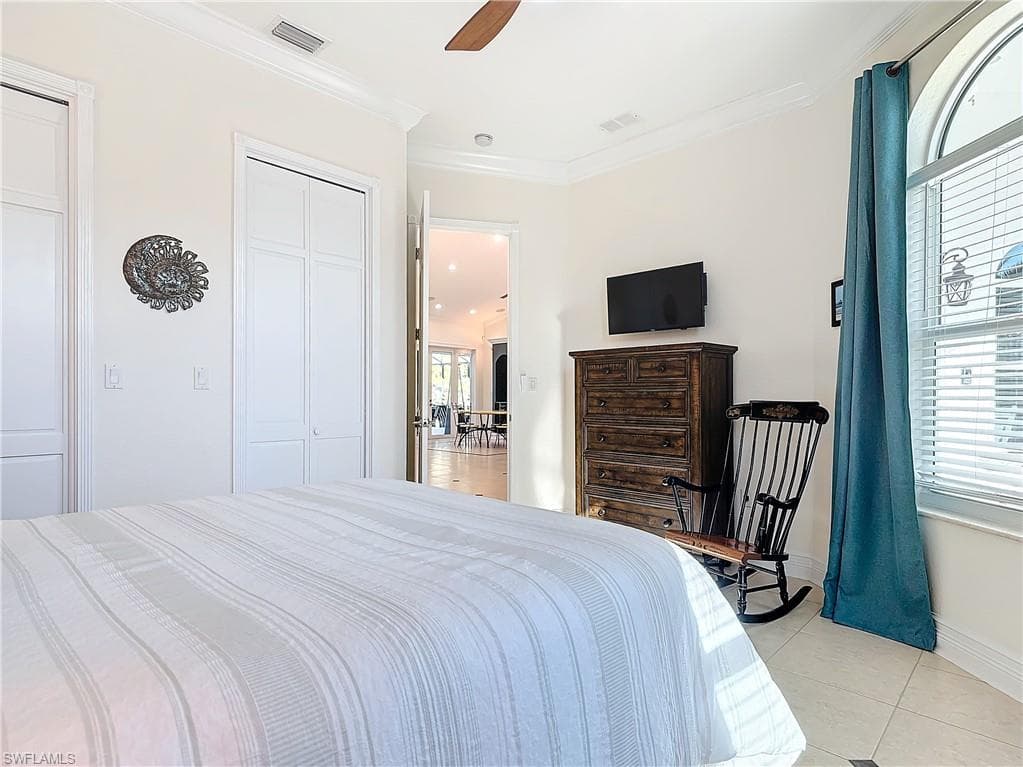 4411 Pine Ridge Rd, Naples, FL 34119-29