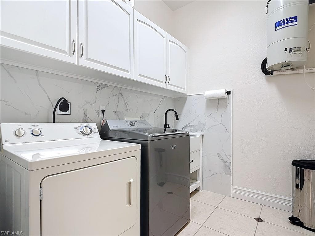 4411 Pine Ridge Rd, Naples, FL 34119-31
