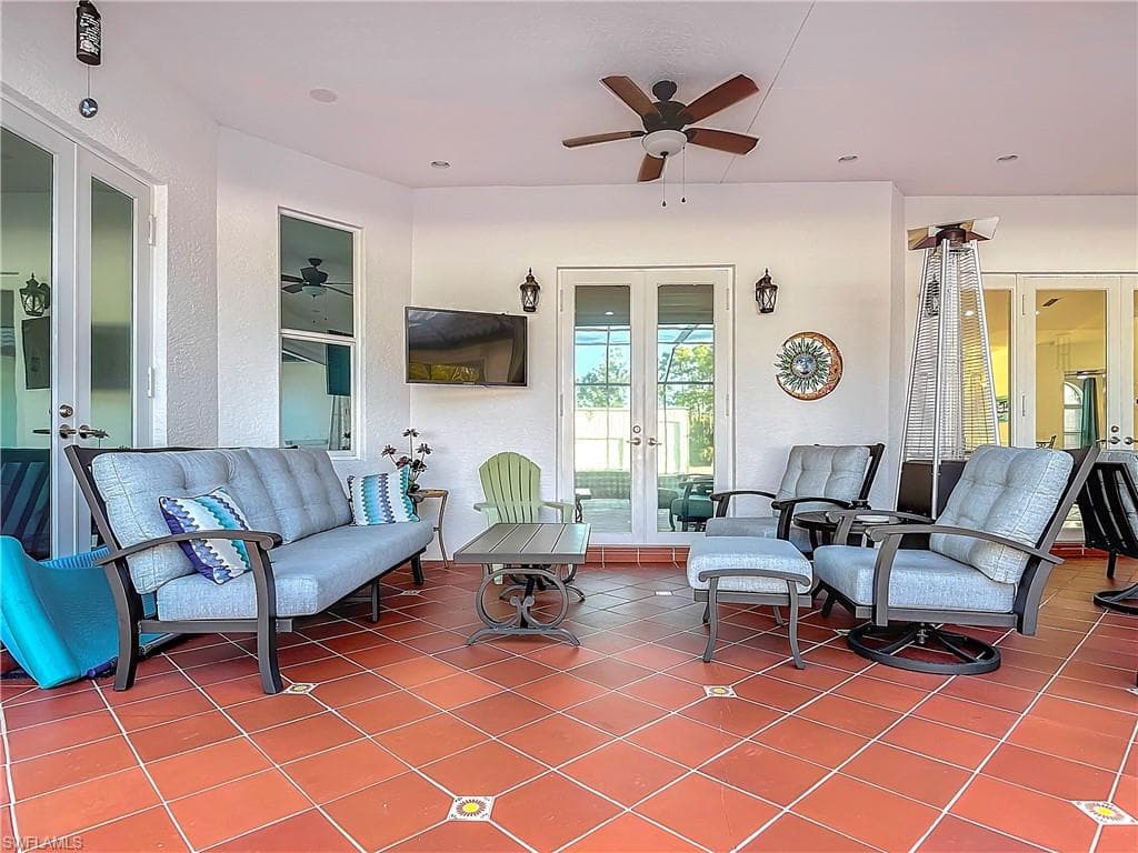 4411 Pine Ridge Rd, Naples, FL 34119-37