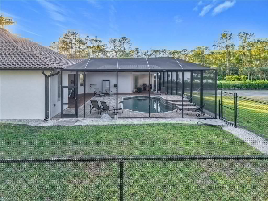 4411 Pine Ridge Rd, Naples, FL 34119-40