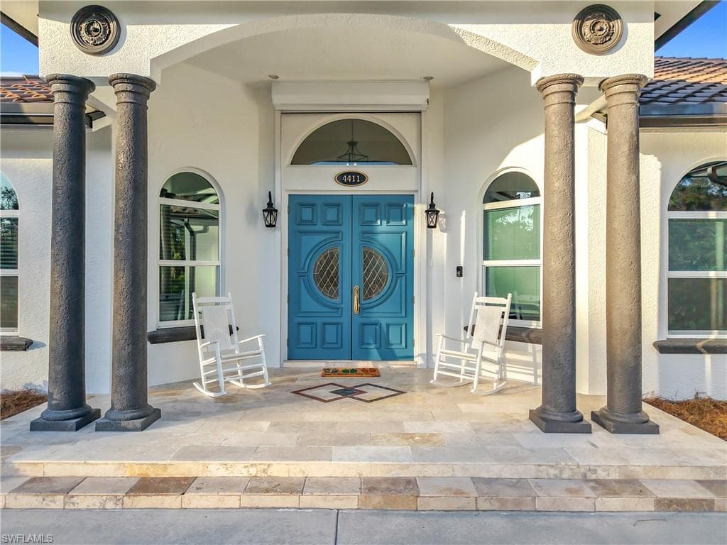 4411 Pine Ridge Rd, Naples, FL 34119-5