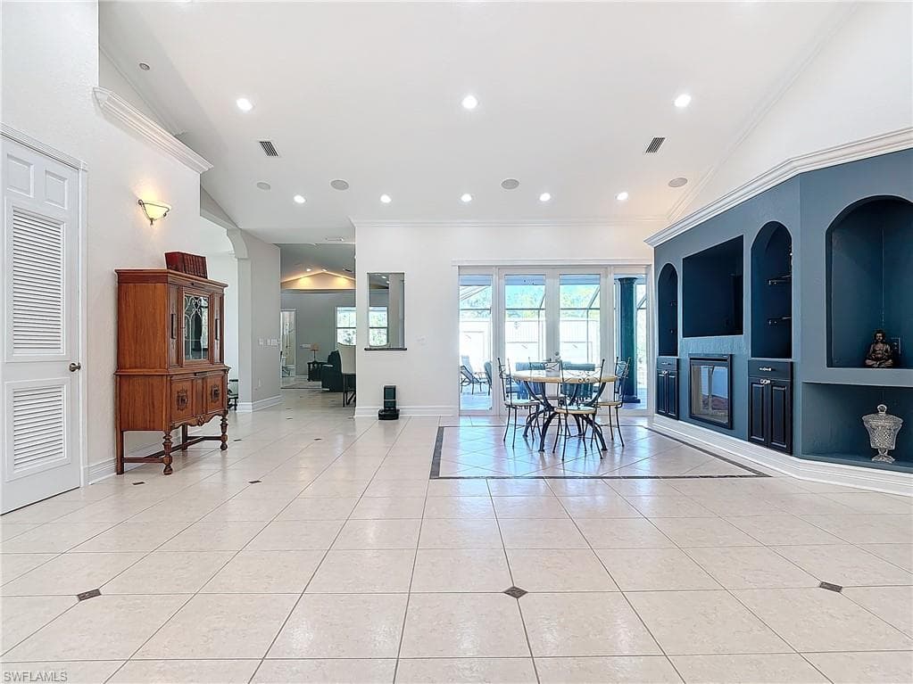 4411 Pine Ridge Rd, Naples, FL 34119-7