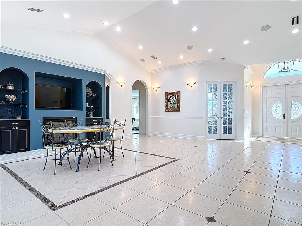 4411 Pine Ridge Rd, Naples, FL 34119-8