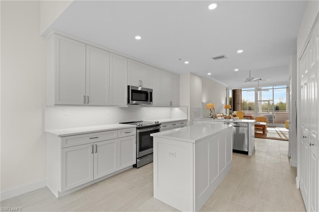 6849 Grenadier Blvd 104, Naples, FL 34108-3