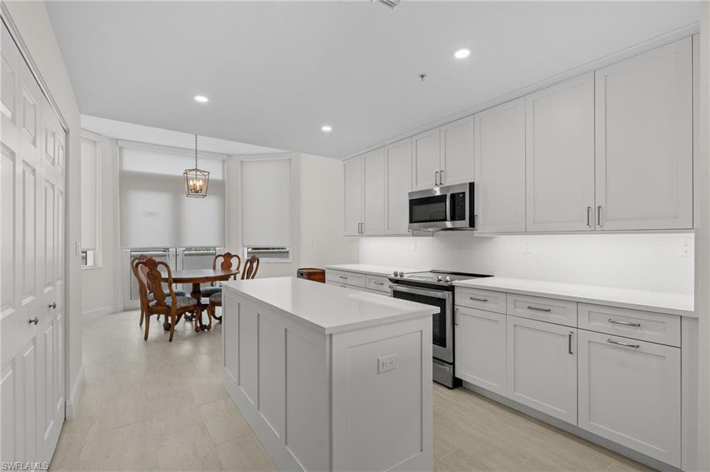 6849 Grenadier Blvd 104, Naples, FL 34108-5