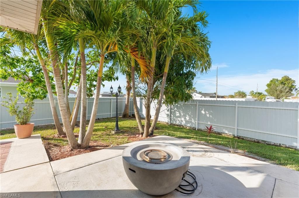1206 5th Ave, Cape Coral, FL 33909-32