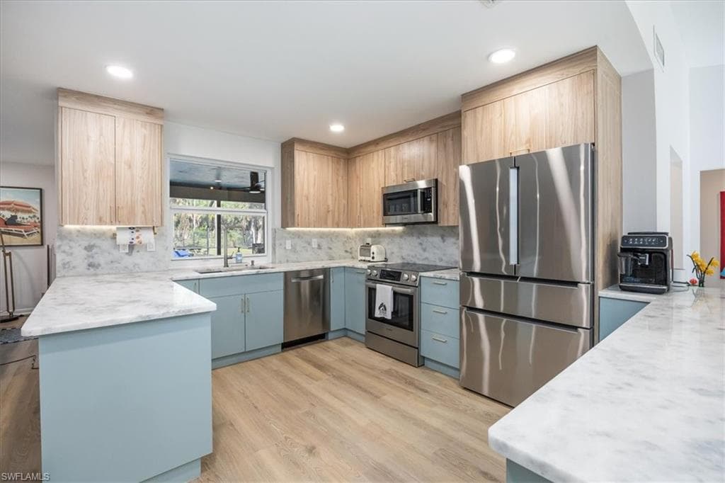 5311 Hickory Wood Dr, Naples, FL 34119-10