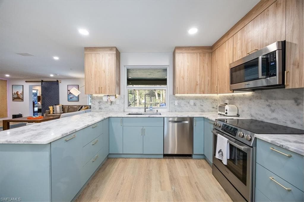 5311 Hickory Wood Dr, Naples, FL 34119-12