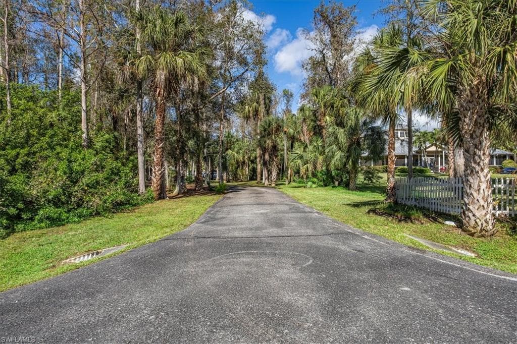 5311 Hickory Wood Dr, Naples, FL 34119-3